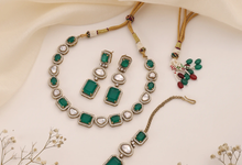How to Pair Indian Traditional Earrings with Your Hairstyle